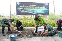 Sambut Hari Juang TNI AD dan HUT ke 76 Kodam Jaya, Satjar Korem 052/Wkr Gelar Karya Bakti Bersihkan Sungai