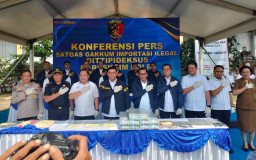 Bareskrim Polri Ungkap Kasus Pencucian Uang Dengan Perdagangan Impor Pakaian Bekas Omset 1,3 T di Pasar Kodok Tabanan