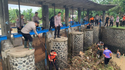 Polri Hadir dan Sigap, Polres Jembrana Bersama Stakeholder Laksanakan Kerja Bhakti di Dam Kaliakah