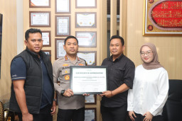 Kapolres Metro Tangerang Kota Terima Apresiasi dari Grab Indonesia