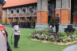 Peringati Hari Ibu ke-97 Tahun 2025, Polda Bali Gelar Upacara Bendera