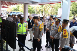 Kapolres Bandara I Gusti Ngurah Rai Dampingi Kapolda Bali Tinjau Posko Terpadu Nataru