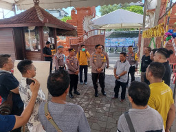 Kapolresta Denpasar Cek Kesiapan Pengamanan di Gereja Katedral Jelang Perayaan Natal 2025
