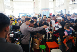 Tinjau Terminal Pulo Gebang, Kapolri Tekankan Utamakan Keselamatan Penumpang! 