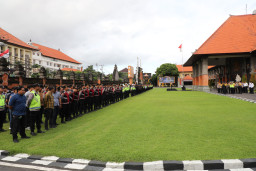 Polda Bali Terjunkan Ratusan Personel Pertebal Pengamanan di Gereja
