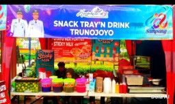 Geliat UMKM di Harjaksa ke-402: Dari Snack Tray N' Drink Trunojoyo Hingga Kuliner Kekinian Warnai Sampang