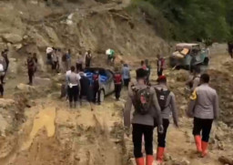 Polri, TNI dan Pemda Tembus Medan Ekstrem, Pastikan Kehadiran Negara bagi Warga Terisolasi di Pining Gayo Lues