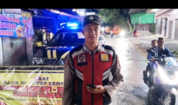 Polsek Jrengik Tutup Total Jalur Kotah-Tambelangan untuk Pengecoran Jalan, Pengendara Dialihkan