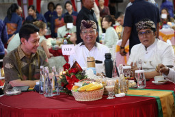 Open House Natal Kapolda Bali Pererat Silaturahmi dan Toleransi Antarumat Beragama