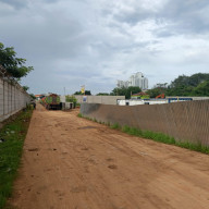 Aktivitas Proyek di Pintu Dua Kalideres Diduga Cemari Udara dan Membahayakan Pengguna Jalan. 