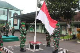 Prajurit dan PNS TNI Kodim 1616/Gianyar Ikuti Upacara Bendera Dengan Penuh Khidmat