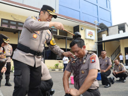 Apresiasi Kinerja Akhir Tahun, 47 Personel Polres Pelabuhan Tanjung Perak Naik Pangkat