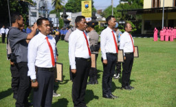 Hari Apresiasi di Polres Bondowoso: Satu Naik Pangkat, Delapan Diberi Penghargaan