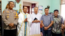 Tebar Damai Natal Kompol I Gede Suartika Sapa Umat Katolik di Bondowoso Bondowoso - Keberagaman suku, budaya, dan agam