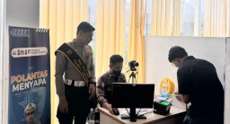 Pelayanan Humanis Satpas SIM Polresta Denpasar Beri Pendampingan Saat Ujian Teori