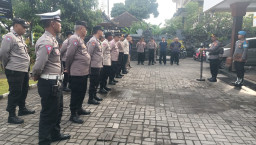 Apel Jampim, Kapolsek Dentim Tekankan Kesiapan Pengamanan Unras Tanggal 15 dan Intensifkan Sambang Banjar Jelang Nyepi
