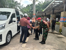 Dandim Gianyar Dampingi Kunjungan Wisata Letjen TNI (Purn) Agus Rohman di Bali Safari