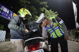 Harkamtibmas, Polres Pelabuhan Tanjung Perak Terus Gelar Pemeriksaan Kendaraan di Pospol Suramadu
