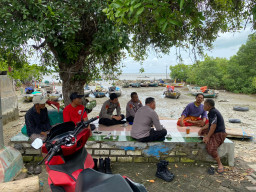 Satpolairud Polres Gresik Imbau Nelayan Utamakan Keselamatan Waspadai Cuaca Ekstrem