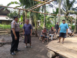 Antisipasi Judi Sabung Ayam, Polsek Ranuyoso Gelar Patroli di Desa Wates Wetan