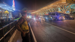 Ciptakan Kelancaran dan Kenyamanan, Polres Bandara Ngurah Rai Gelar Pengaturan di Dropzone Internasional