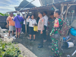 Puting Beliung Porak-Porandakan Rumah Warga Buaji Anyar Kesiman, Kapolsek Dentim Tinjau Lokasi
