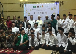 Peringatan Isra Mi'raj Jadi Sarana Kapolsek Dentim Bangun Komunikasi Kamtibmas