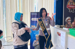 Pelayanan Ramah dan Profesional Satpas Sim Polresta Denpasar Bantu Pemohon   