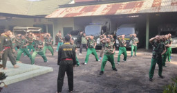 Personel Kodim 1619/Tabanan Matangkan Gerakan Pencak Silat Militer Jelang Kenaikan Tingkat 