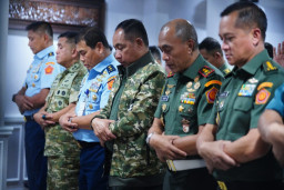 Lewati Pergantian Tahun dengan Ibadah, Panglima TNI Hadiri Tausiah dan Muhasabah bersama Prajurit.   