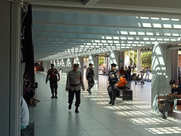 Antisipasi Arus Balik Nataru, Polres Bandara Ngurah Rai Gelar Patroli KRYD di Terminal Domestik