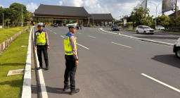 Antisipasi Arus Balik, Satgas Kamseltibcarlantas KRYD Ops Lilin 2025 Tingkatkan Penjagaan Gates Bandara Ngurah Rai
