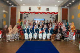 Anggun dan Penuh Kebersamaan, Dharma Wanita Persatuan Lapas I Madiun Gelar Pertemuan Rutin dengan Fashion Show Kebaya