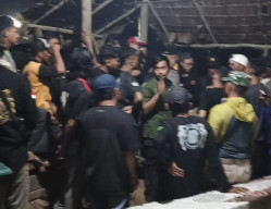 Tak Terima Kontrak Kerja Dialihkan Sepihak, Sejumlah Warga Desa Batu Barat Nyaris Baku Hantam Dengan Manager PT JV