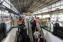 Pasar Senen dan Gambir Padat, 47 Ribu Penumpang KA Jarak Jauh Tiba di Jakarta"