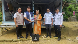 BPBD Jatim Serahkan Santunan Duka Cita untuk Ahli Waris Korban Bencana di Kabupaten Sampang