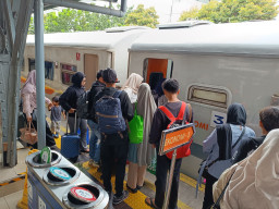 Hujan di Wilayah Jakarta, KAI Imbau Pelanggan Datang Lebih Awal ke Stasiun dan Manfaatkan Face Recognition Boarding Gate