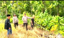 Polsek Banyuates Amankan Lokasi Munculnya Gas Mudah Terbakar dari Sumur Bor di Desa Planggaran Timur  