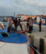 Polsek Kawasan Sunda Kelapa Amankan Akses Wisata Kepulauan Seribu di Dermaga Kali Adem Muara Angke
