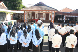 Sampaikan Arahan Tugas dan Kedisiplinan, Kalapas Kelas I Madiun Pimpin Apel Pagi Pegawai di Awal Bulan Februari