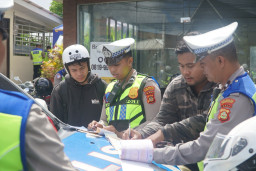 Hari Kedua Operasi Keselamatan Agung 2026, Polresta Denpasar Tindak Pelanggar di TL Buagan