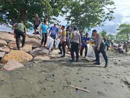 Polres Jembrana Pimpin Gerakan Bersih Pantai, Wujudkan Bali Bebas Sampah dan Dukung Arahan Presiden RI