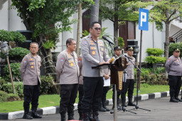 Humanis dan Tegas, Brigjen Rudy Tinjau Personel Bhabinkamtibmas di Mapolrestabes Surabaya