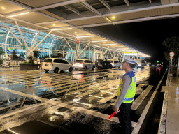 Cegah Kepadatan Dropzone, Polres Bandara Ngurah Rai Atur Lalu Lintas