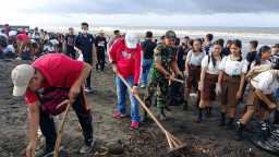Kodim Tabanan Satukan Lintas Sektor dan Pelajar Dukung Program Nasional Penanganan Sampah Pesisir 