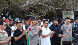 Kapolda Bali dan 5.000 Relawan Satukan Langkah Bersihkan Padan 5.000 Relawan Satukan Langkah Bersihkan Pantai Kedonganan