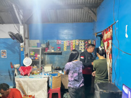 Polres Gresik Tertibkan Peredaran Miras di Menganti, Puluhan Liter Disita dari Warung Karaoke