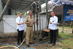 Lapas I Madiun Bor Sumur untuk Bantu Warga Dusun Bringkil Dapatkan Air Bersih