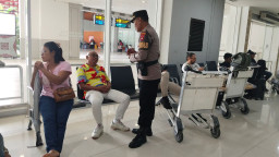 Polres Bandara Ngurah Rai Gelar Patroli Humanis di Terminal Domestik, Perkuat Rasa Aman Penumpang
