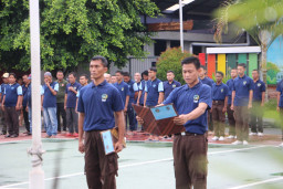 Kasi Bimkemasy Pimpin Apel Pagi, Warga Binaan Ditekankan Disiplin dan Patuh Program